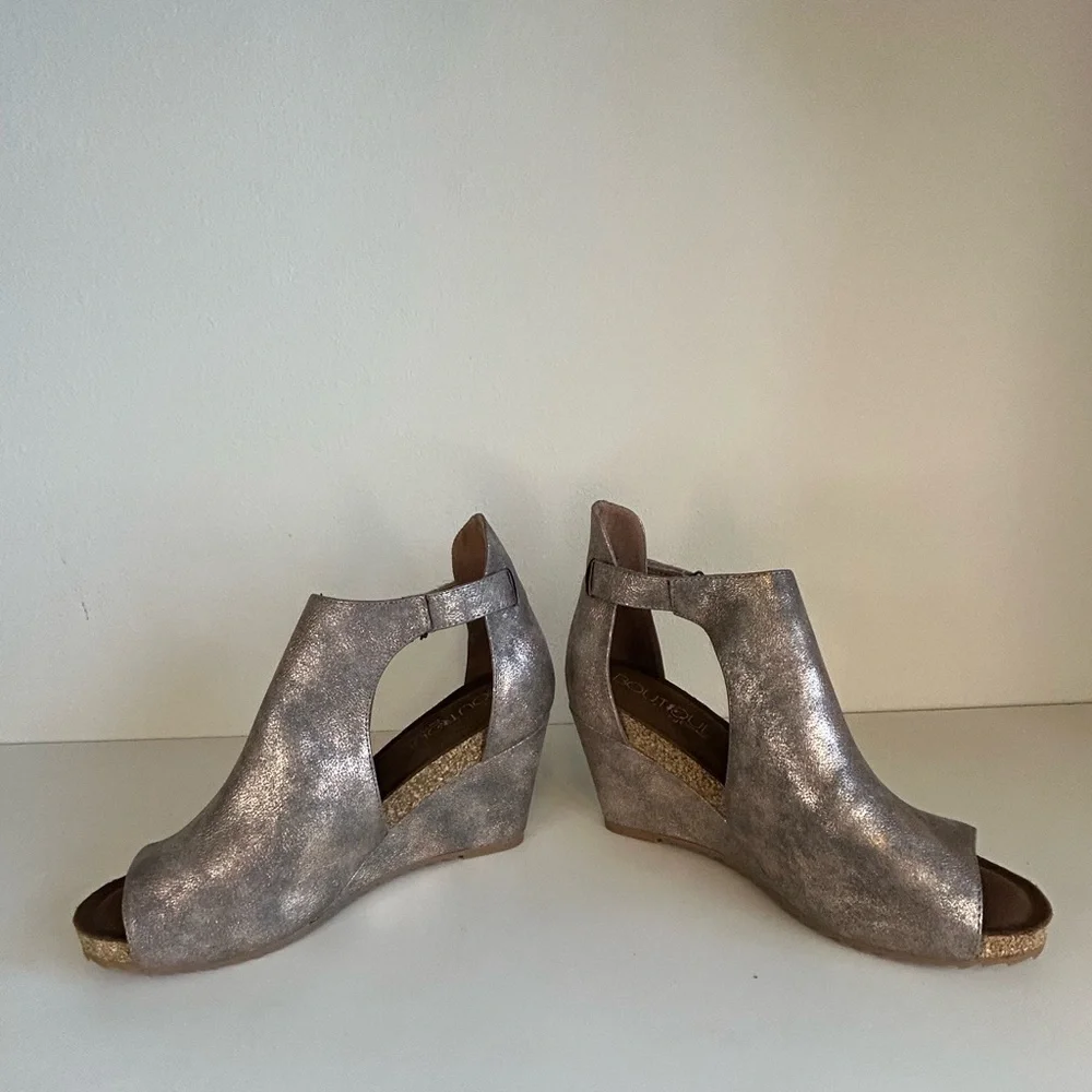Boutique by Corkys Sunburst Metallic Wedge Sandals